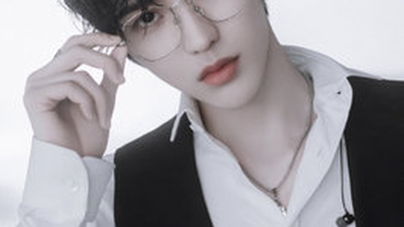 指多名幕后人移交短讯，或涉晒子被人知晓秘脏并已忧迎复出蔡徐坤新照曝光，支持者暖心回复!